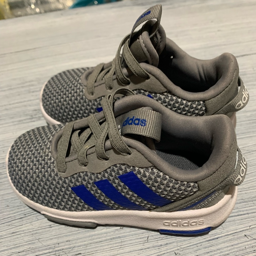 Toddler Adidas Sneakers SZ 6